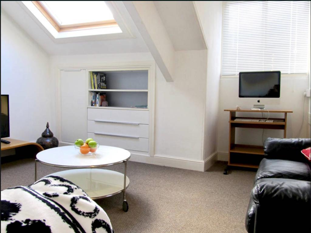 The Hideaway, Victorian Townhouse Apartment With Parking プリマス エクステリア 写真